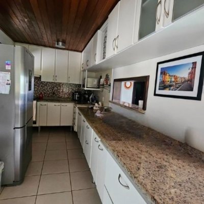 Casa Residencial com 450m², 4 quartos, 4 suítes, 8 garagens, no bairro Praia Brava em Florianópolis