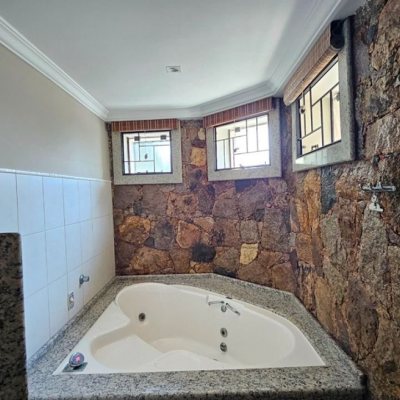 Casa Residencial com 450m², 4 quartos, 4 suítes, 8 garagens, no bairro Praia Brava em Florianópolis