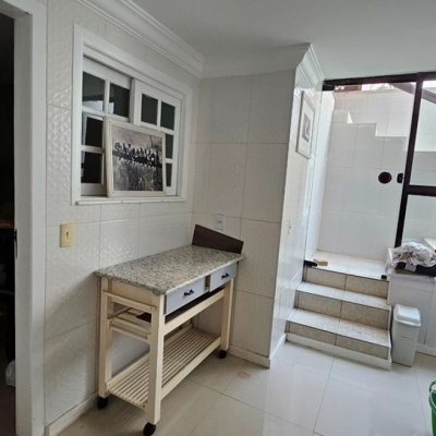 Casa Residencial com 450m², 4 quartos, 4 suítes, 8 garagens, no bairro Praia Brava em Florianópolis