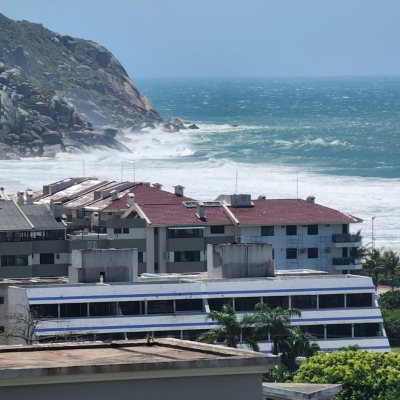 Casa Residencial com 450m², 4 quartos, 4 suítes, 8 garagens, no bairro Praia Brava em Florianópolis