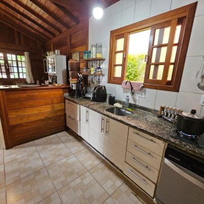 Casa Residencial com 82m², 2 quartos, 1 suíte, 1 garagem, no bairro Campeche em Florianópolis