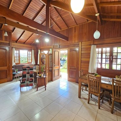 Casa Residencial com 82m², 2 quartos, 1 suíte, 1 garagem, no bairro Campeche em Florianópolis