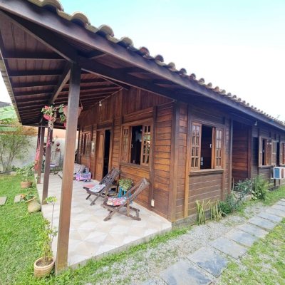 Casa Residencial com 82m², 2 quartos, 1 suíte, 1 garagem, no bairro Campeche em Florianópolis