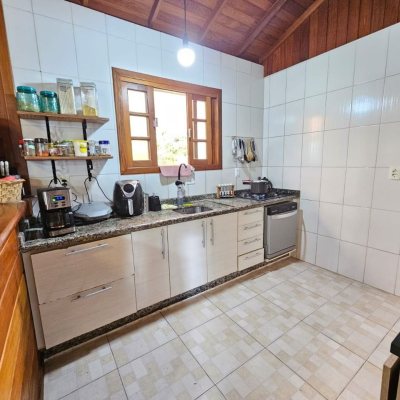 Casa Residencial com 82m², 2 quartos, 1 suíte, 1 garagem, no bairro Campeche em Florianópolis