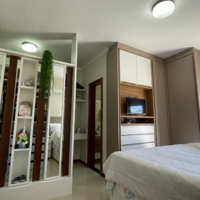 Casa em Condomínio com 223m², 4 quartos, 3 suítes, 2 garagens, no bairro Ingleses do Rio Vermelho em Florianópolis