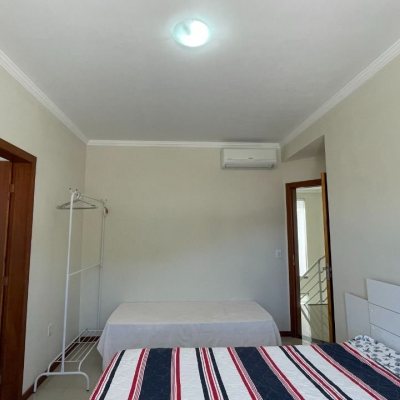 Casa em Condomínio com 223m², 4 quartos, 3 suítes, 2 garagens, no bairro Ingleses do Rio Vermelho em Florianópolis