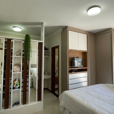 Casa em Condomínio com 223m², 4 quartos, 3 suítes, 2 garagens, no bairro Ingleses do Rio Vermelho em Florianópolis