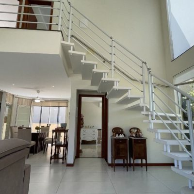 Casa em Condomínio com 223m², 4 quartos, 3 suítes, 2 garagens, no bairro Ingleses do Rio Vermelho em Florianópolis