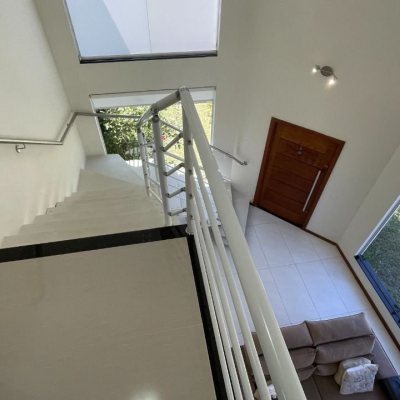 Casa em Condomínio com 223m², 4 quartos, 3 suítes, 2 garagens, no bairro Ingleses do Rio Vermelho em Florianópolis