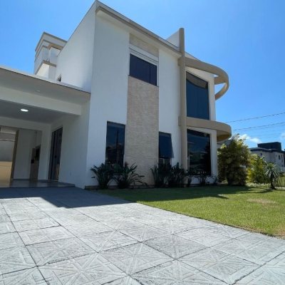 Casa em Condomínio com 223m², 4 quartos, 3 suítes, 2 garagens, no bairro Ingleses do Rio Vermelho em Florianópolis