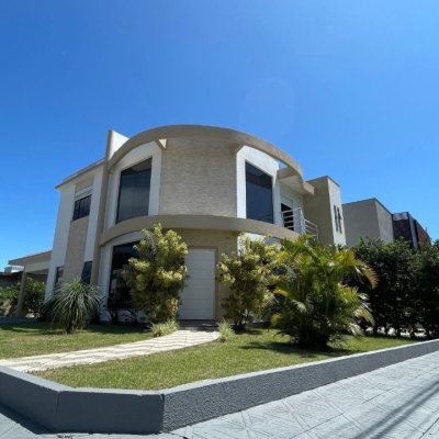 Casa em Condomínio com 223m², 4 quartos, 3 suítes, 2 garagens, no bairro Ingleses do Rio Vermelho em Florianópolis