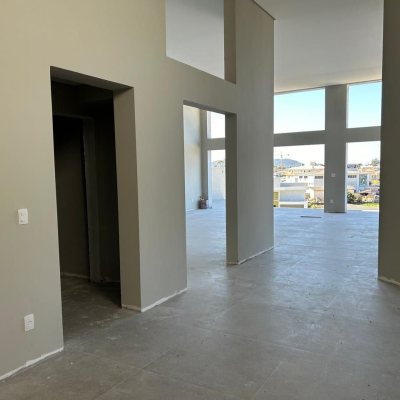 Casa em Condomínio com 551m², 4 quartos, 4 suítes, 2 garagens, no bairro Ingleses em Florianópolis