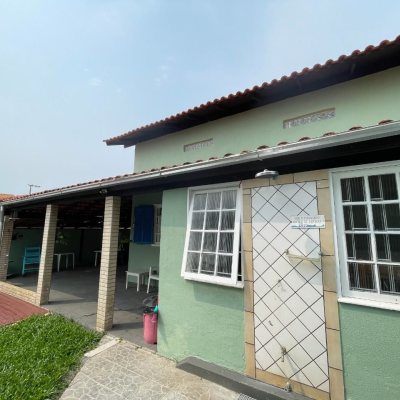 Casa Residencial com 256m², 4 quartos, 1 suíte, 4 garagens, no bairro Ingleses do Rio Vermelho em Florianópolis