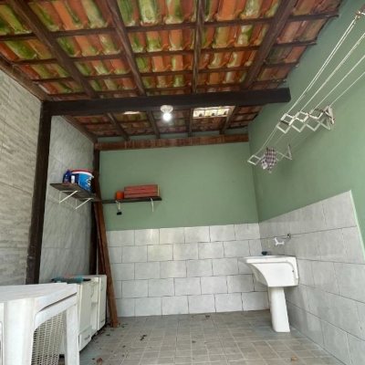 Casa Residencial com 256m², 4 quartos, 1 suíte, 4 garagens, no bairro Ingleses do Rio Vermelho em Florianópolis