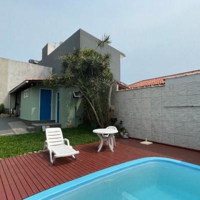 Casa Residencial com 256m², 4 quartos, 1 suíte, 4 garagens, no bairro Ingleses do Rio Vermelho em Florianópolis