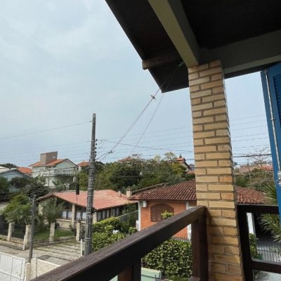 Casa Residencial com 256m², 4 quartos, 1 suíte, 4 garagens, no bairro Ingleses do Rio Vermelho em Florianópolis