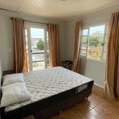 Casa Residencial com 256m², 4 quartos, 1 suíte, 4 garagens, no bairro Ingleses do Rio Vermelho em Florianópolis