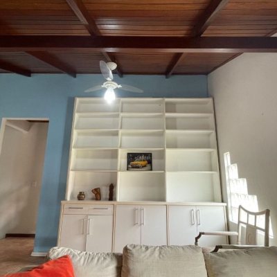 Casa Residencial com 256m², 4 quartos, 1 suíte, 4 garagens, no bairro Ingleses do Rio Vermelho em Florianópolis