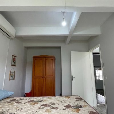 Casa Residencial com 256m², 4 quartos, 1 suíte, 4 garagens, no bairro Ingleses do Rio Vermelho em Florianópolis