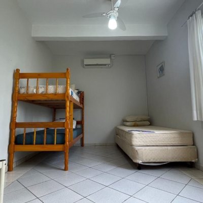 Casa Residencial com 256m², 4 quartos, 1 suíte, 4 garagens, no bairro Ingleses do Rio Vermelho em Florianópolis