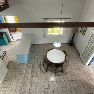 Casa Residencial com 256m², 4 quartos, 1 suíte, 4 garagens, no bairro Ingleses do Rio Vermelho em Florianópolis