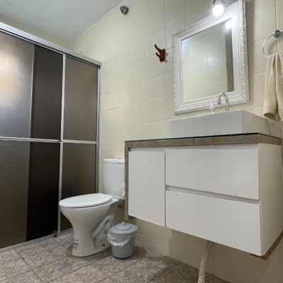 Casa Residencial com 256m², 4 quartos, 1 suíte, 4 garagens, no bairro Ingleses do Rio Vermelho em Florianópolis