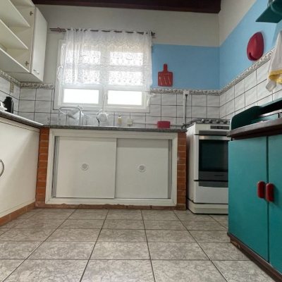 Casa Residencial com 256m², 4 quartos, 1 suíte, 4 garagens, no bairro Ingleses do Rio Vermelho em Florianópolis