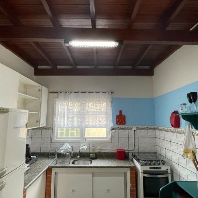 Casa Residencial com 256m², 4 quartos, 1 suíte, 4 garagens, no bairro Ingleses do Rio Vermelho em Florianópolis