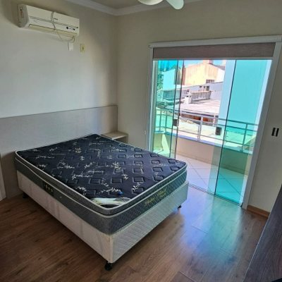 Sobrado Residencial com 140m², 3 quartos, 1 suíte, 2 garagens, no bairro Ingleses do Rio Vermelho em Florianópolis