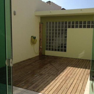 Sobrado Residencial com 140m², 3 quartos, 1 suíte, 2 garagens, no bairro Ingleses do Rio Vermelho em Florianópolis