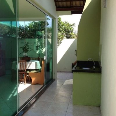 Sobrado Residencial com 140m², 3 quartos, 1 suíte, 2 garagens, no bairro Ingleses do Rio Vermelho em Florianópolis