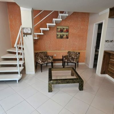 Sobrado Residencial com 140m², 3 quartos, 1 suíte, 2 garagens, no bairro Ingleses do Rio Vermelho em Florianópolis