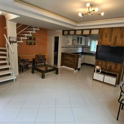 Sobrado Residencial com 140m², 3 quartos, 1 suíte, 2 garagens, no bairro Ingleses do Rio Vermelho em Florianópolis