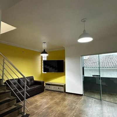 Casa Residencial com 101m², 2 quartos, 1 suíte, 1 garagem, no bairro Ingleses do Rio Vermelho em Florianópolis