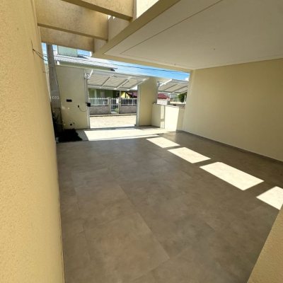 Casa Residencial com 143m², 3 quartos, 1 suíte, 2 garagens, no bairro Ingleses do Rio Vermelho em Florianópolis