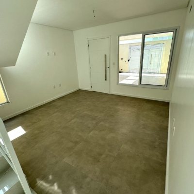 Casa Residencial com 143m², 3 quartos, 1 suíte, 2 garagens, no bairro Ingleses do Rio Vermelho em Florianópolis