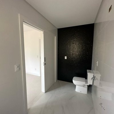 Casa Residencial com 199m², 3 quartos, 3 suítes, 2 garagens, no bairro Córrego Grande em Florianópolis