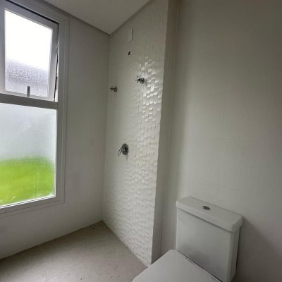 Casa Residencial com 199m², 3 quartos, 3 suítes, 2 garagens, no bairro Córrego Grande em Florianópolis