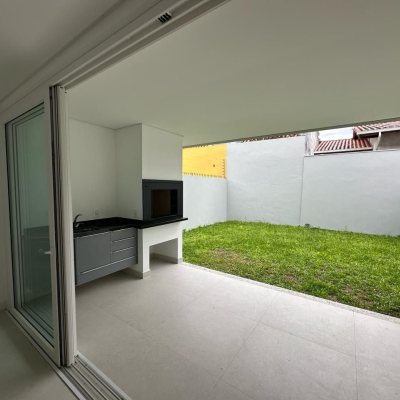 Casa Residencial com 199m², 3 quartos, 3 suítes, 2 garagens, no bairro Córrego Grande em Florianópolis