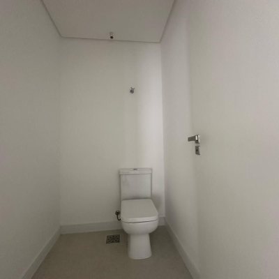 Casa Residencial com 199m², 3 quartos, 3 suítes, 2 garagens, no bairro Córrego Grande em Florianópolis