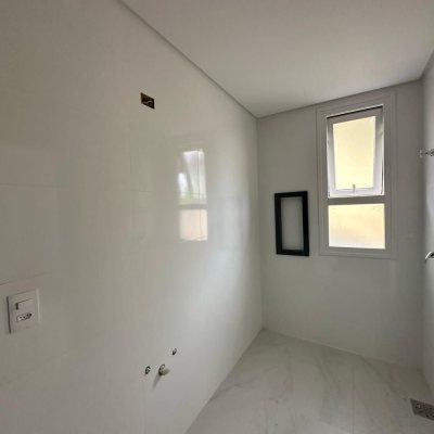 Casa Residencial com 199m², 3 quartos, 3 suítes, 2 garagens, no bairro Córrego Grande em Florianópolis