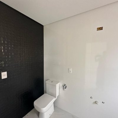 Casa Residencial com 199m², 3 quartos, 3 suítes, 2 garagens, no bairro Córrego Grande em Florianópolis