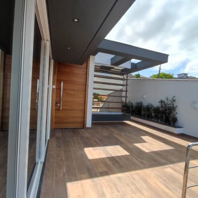 Casa Residencial com 268m², 3 quartos, 1 suíte, 2 garagens, no bairro Pedra Branca em Palhoça