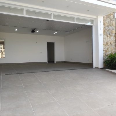 Casa Residencial com 268m², 3 quartos, 1 suíte, 2 garagens, no bairro Pedra Branca em Palhoça