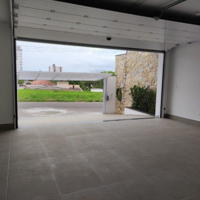 Casa Residencial com 268m², 3 quartos, 1 suíte, 2 garagens, no bairro Pedra Branca em Palhoça