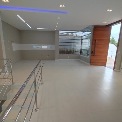 Casa Residencial com 268m², 3 quartos, 1 suíte, 2 garagens, no bairro Pedra Branca em Palhoça