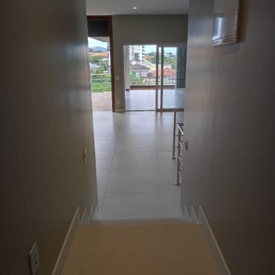 Casa Residencial com 268m², 3 quartos, 1 suíte, 2 garagens, no bairro Pedra Branca em Palhoça