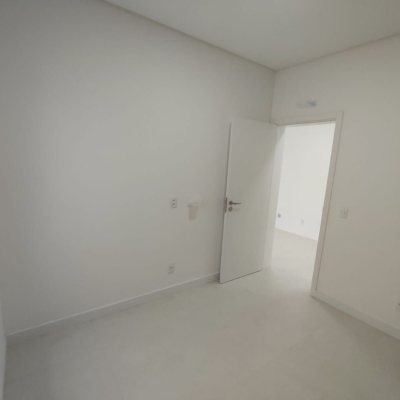 Casa Residencial com 268m², 3 quartos, 1 suíte, 2 garagens, no bairro Pedra Branca em Palhoça