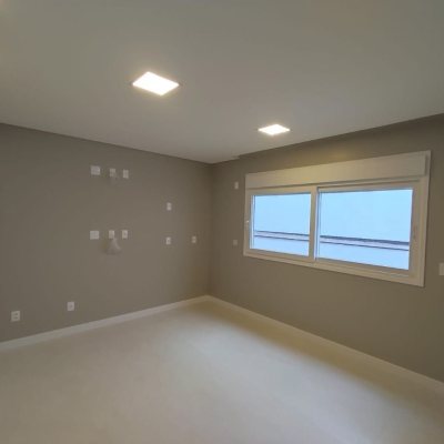 Casa Residencial com 268m², 3 quartos, 1 suíte, 2 garagens, no bairro Pedra Branca em Palhoça