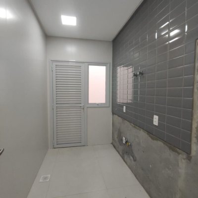Casa Residencial com 268m², 3 quartos, 1 suíte, 2 garagens, no bairro Pedra Branca em Palhoça